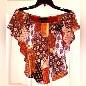 Cropped off shoulder patterned shirt